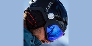 Ski helmet with visor  Bollé